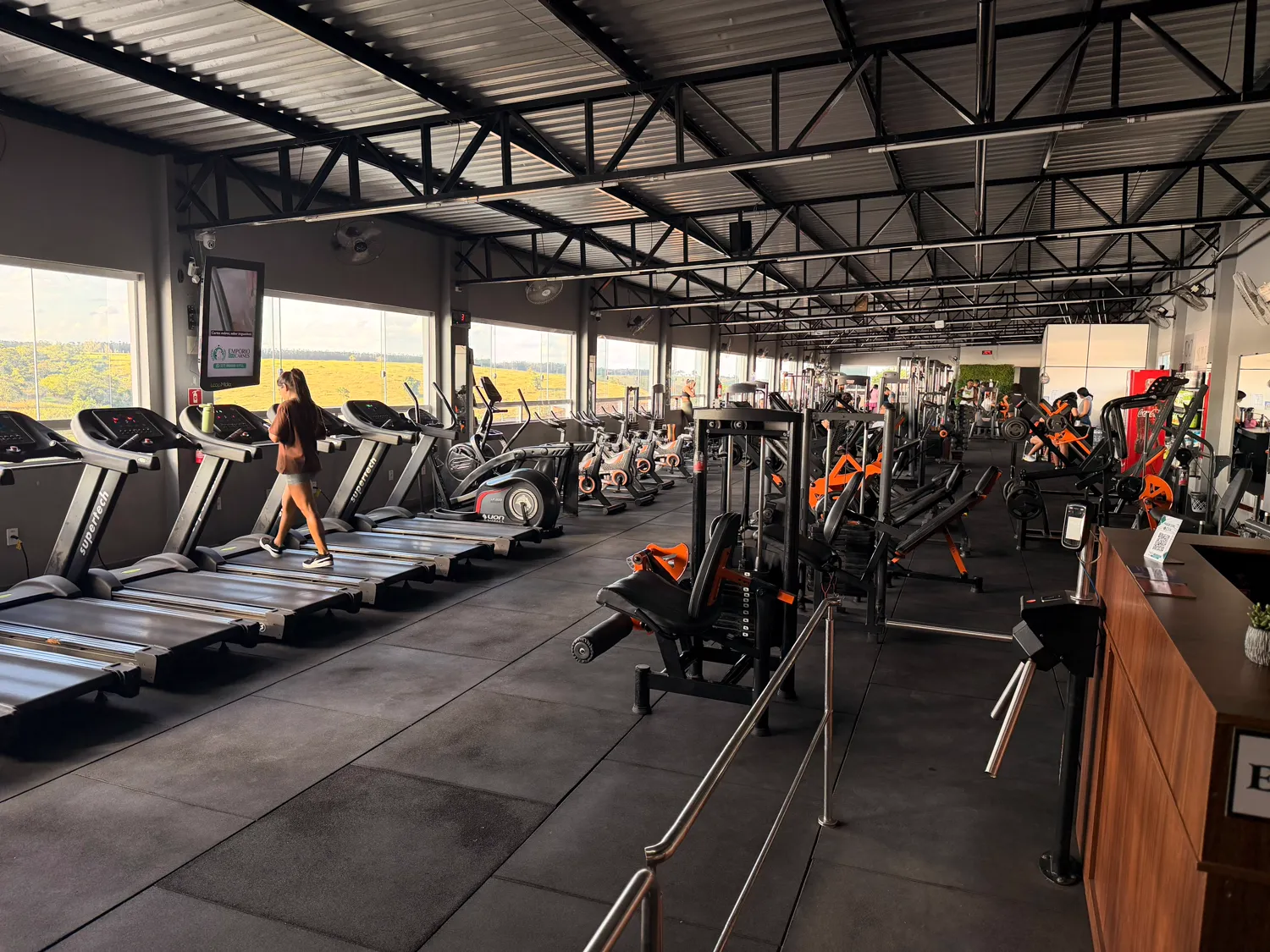 Ambiente da Academia Top Fitness