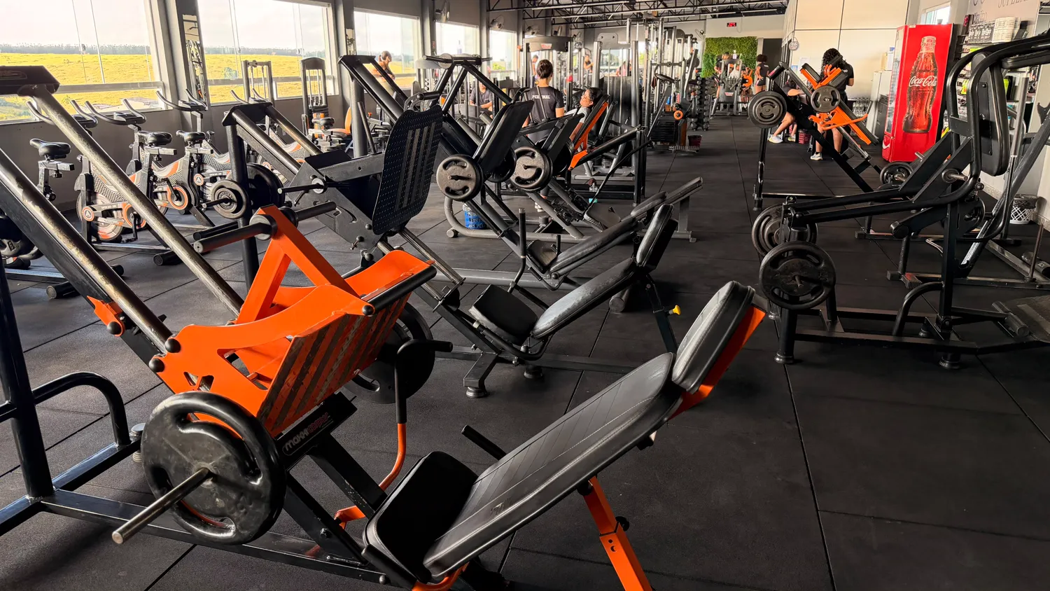 Ambiente da Academia Top Fitness